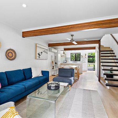 Stylish Townhouse, Private Courtyard Walk To Beach Noosaville Exterior photo