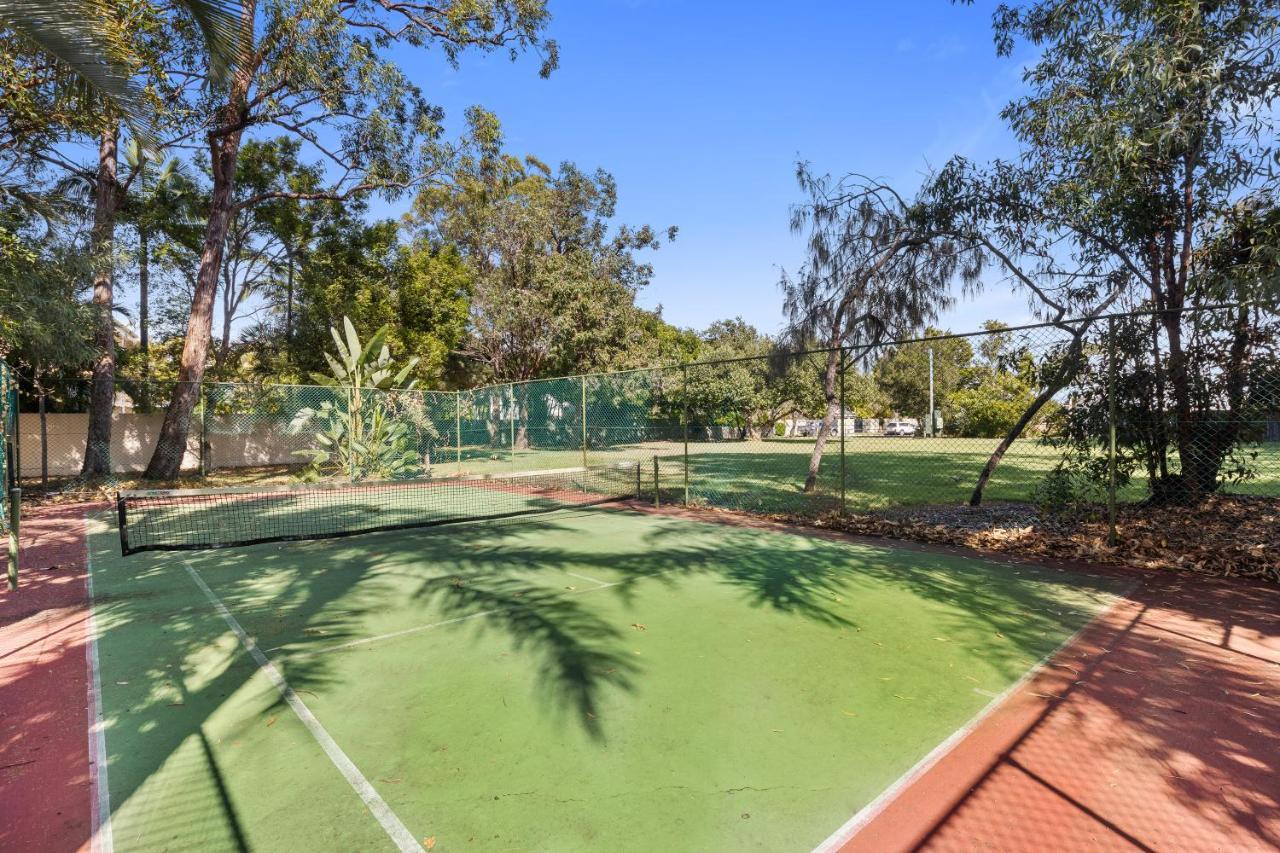 Stylish Townhouse, Private Courtyard Walk To Beach Noosaville Exterior photo