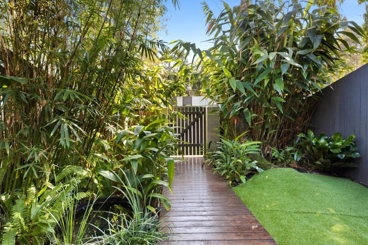 Stylish Townhouse, Private Courtyard Walk To Beach Noosaville Exterior photo