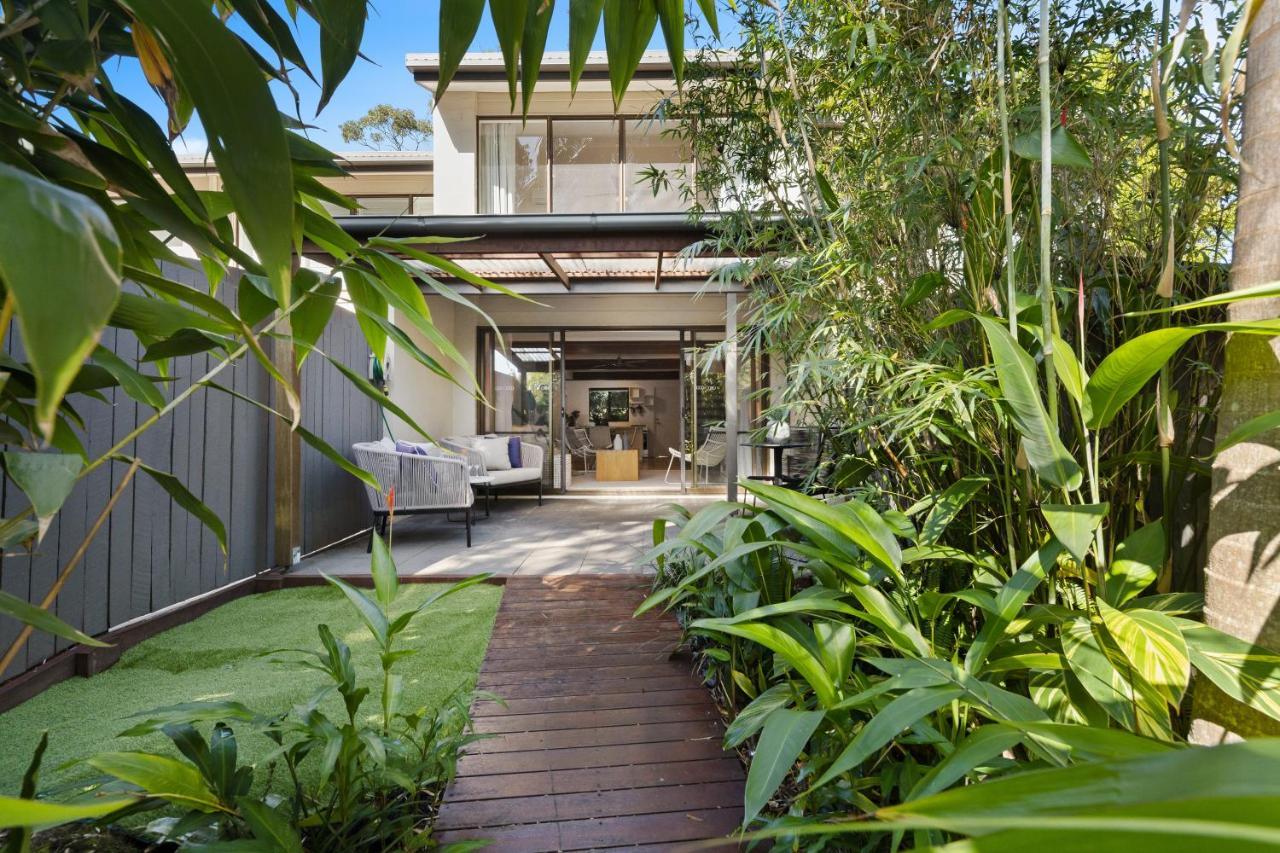 Stylish Townhouse, Private Courtyard Walk To Beach Noosaville Exterior photo
