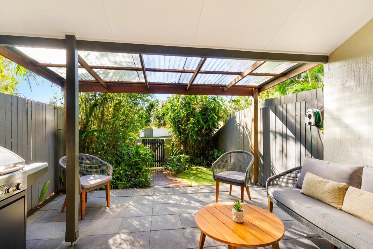 Stylish Townhouse, Private Courtyard Walk To Beach Noosaville Exterior photo