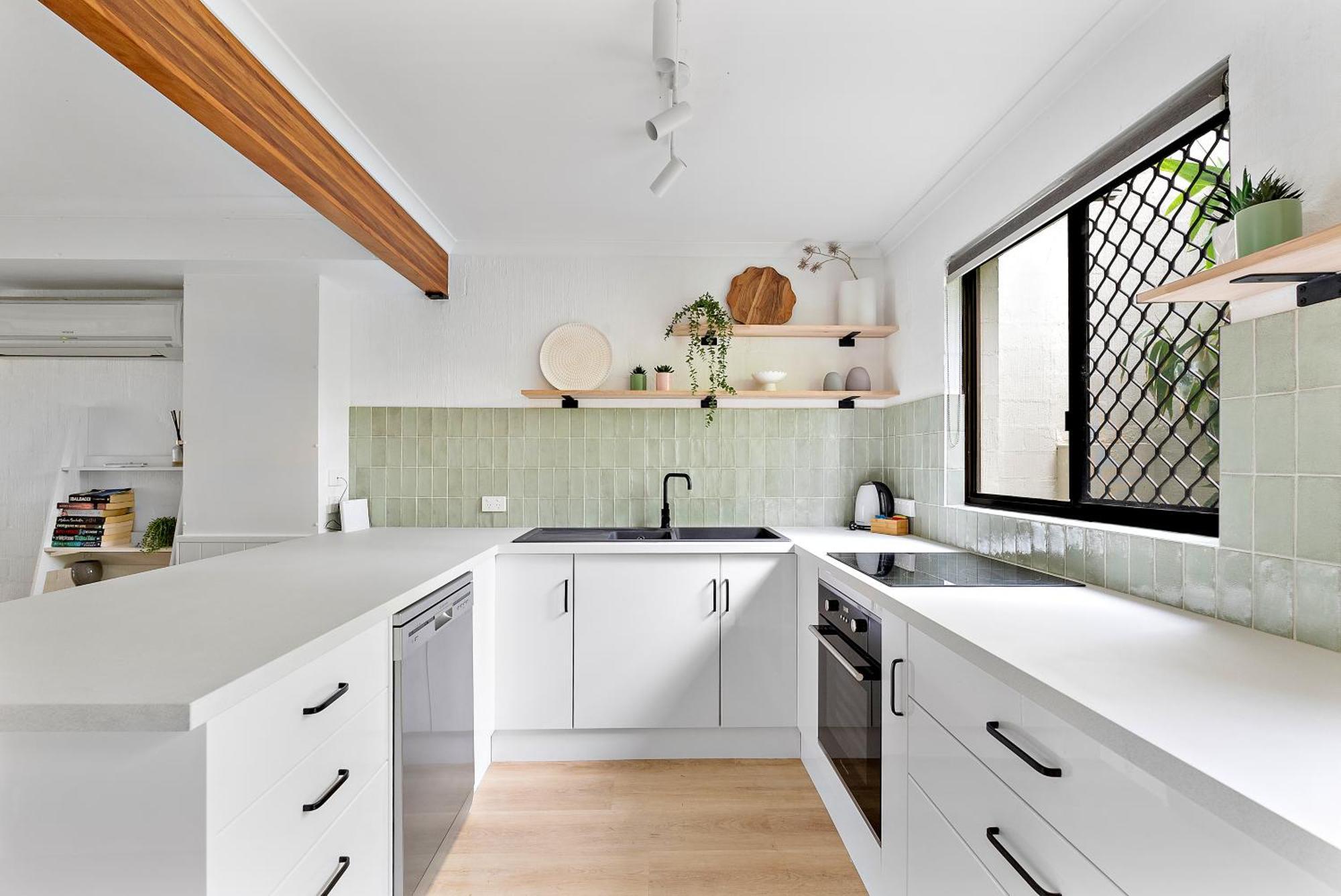 Stylish Townhouse, Private Courtyard Walk To Beach Noosaville Exterior photo