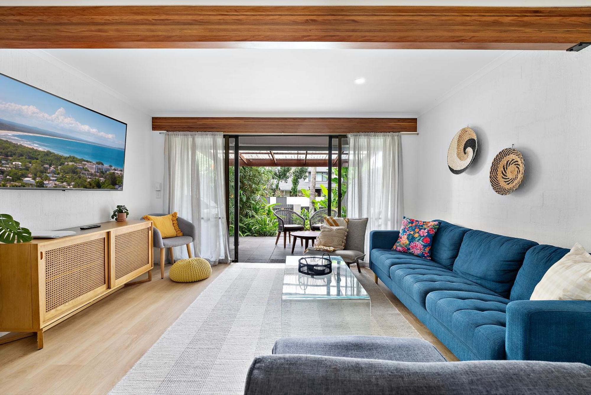 Stylish Townhouse, Private Courtyard Walk To Beach Noosaville Exterior photo